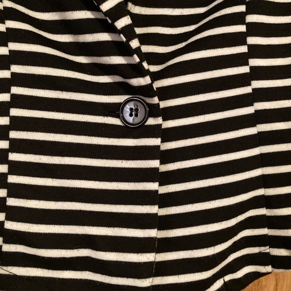 C’ est Toi black-and-white, striped short jacket - Picture 5 of 8